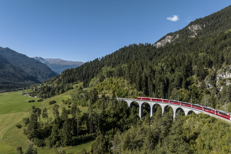 Hotel Bernina Express  Švýcarsko vlakem